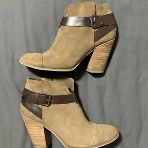Carlos Santana tan ankle boots with heel size 8.5